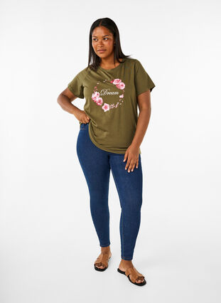 Zizzi FLASH - T-shirt met motief, Olive Night Flower, Model image number 2