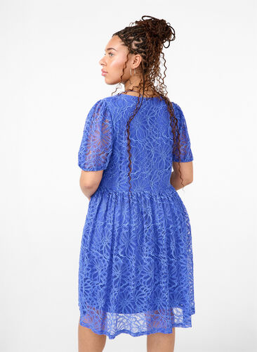 Zizzi Kanten jurk met korte mouwen en V-hals, Dazzling Blue, Model image number 1