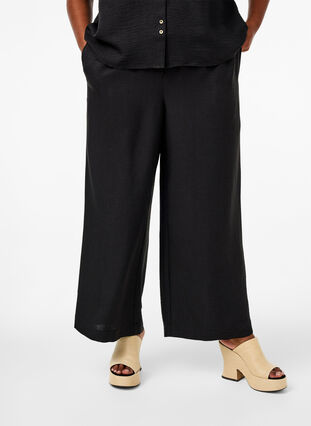 Zizzi Losse broek met elastische tailleband en zakken, Black, Model image number 2