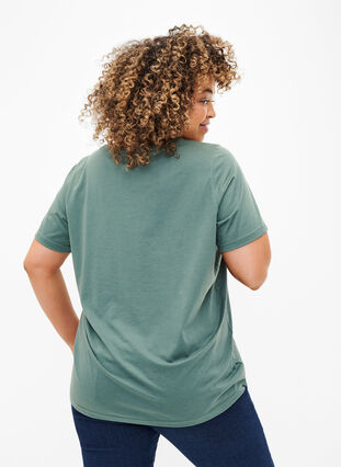Zizzi FLASH - T-shirt met motief, Balsam Green Star, Model image number 1