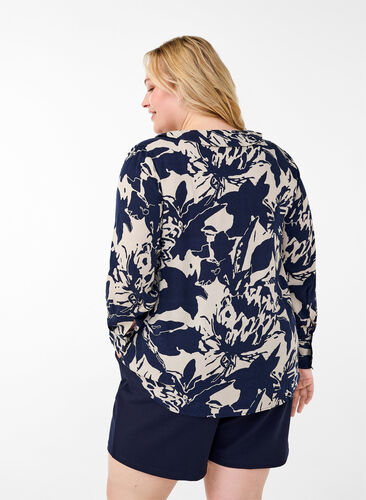 Zizzi Shirt met lange mouwen, print en V-hals, Navy Blazer AOP, Model image number 1