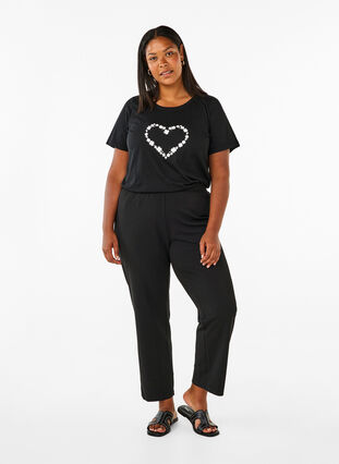 Zizzi FLASH - T-shirt met motief, Black Flower Heart , Model image number 2