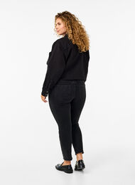 Cropped Emily jeans met gerafelde zoom, Dark Grey Denim, Model