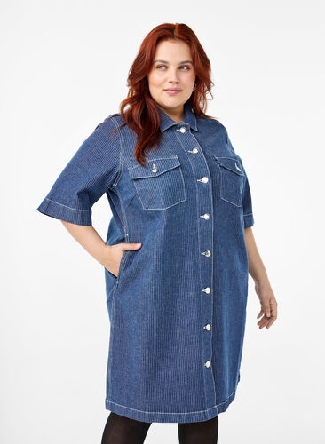 Zizzi Krijtstreep spijkerjurk met borstzakken, Blue Denim Stripe, Model image number 0