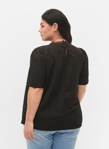 Zizzi Blouse met Anglaise borduurwerk met korte mouw, Black, Model image number 1