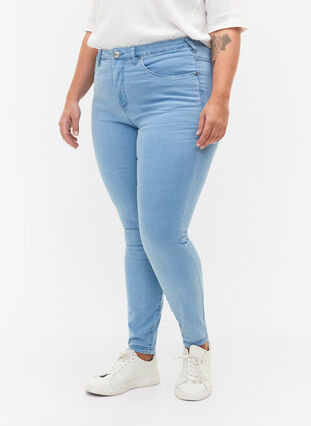 Zizzi Super slim Amy jeans met hoge taille, Ex Lt Blue, Model image number 2