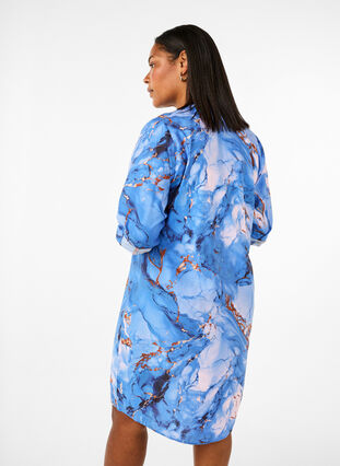 Zizzi Overhemdjurk van viscose met marmerprint, Palace Blue AOP, Model image number 1