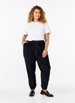 Zizzi Corduroy broek met een elastische tailleband, Black, Model image number 0