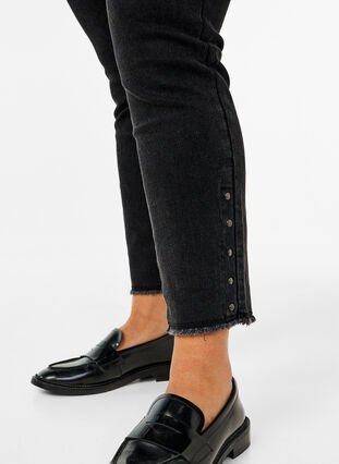 Zizzi Cropped Emily jeans met gerafelde zoom, Dark Grey Denim, Model image number 3