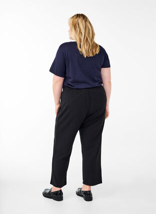 Zizzi FLASH - Broek met rechte pasvorm, Black, Model image number 1