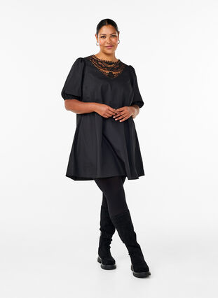 Zizzi Korte jurk met accent van kant, Black, Model image number 2