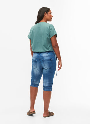 Zizzi Slim fit capri jeans met zakken, Light blue denim, Model image number 2