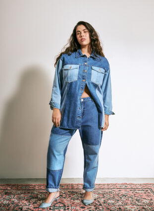 Zizzi Mille mom fit-jeans met colorblock en hoge taille, Light Blue Denim, Image image number 0