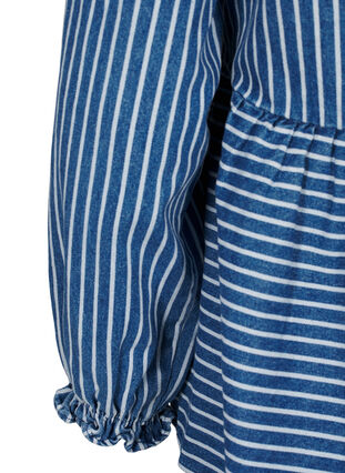 Zizzi Gestreepte denim blouse met strik aan de voorkant, Blue Denim Stripe, Packshot image number 3