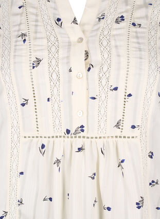 Zizzi Korte viscose jurk met kanten rand en A-lijn snit, Birch w. Flower, Packshot image number 2