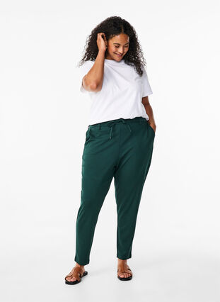 Zizzi Cropped Maddison broek, Scarab, Model image number 0