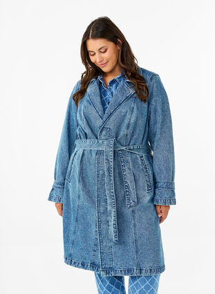 Zizzi Denim trenchcoat met riem, Blue Denim, Model image number 3