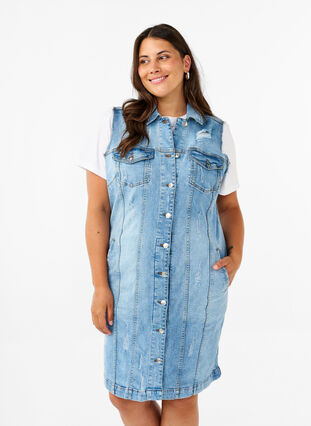 Zizzi Mouwloze denim jurk met ruwe randdetails, Light Blue Denim, Model image number 0