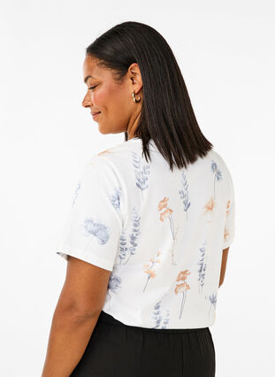 Zizzi T-shirt van biologisch katoen met bloemenprint, White W. Blue flower, Model image number 1