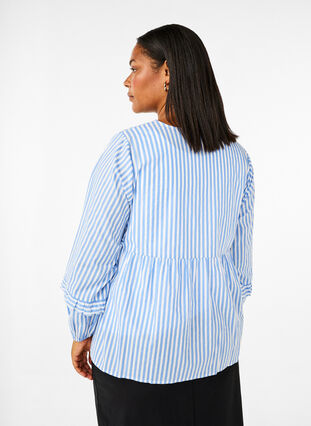 Zizzi Gestreepte blouse met open voorkant en geborduurde details, C. Blue White Stripe, Model image number 1
