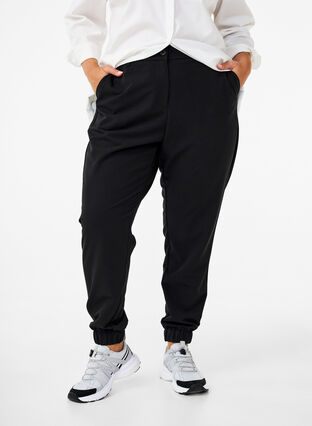 Zizzi Broek met elastiek in de taille en bij de enkels, Black, Model image number 2